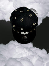 Load image into Gallery viewer, 🧢 Pièces Unique New York Édition Luxe – Strass & Détails Dorés