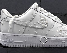 Charger l'image dans la galerie, Custom Nike Air Force 1 « Perles Blanches » – Sneakers uniques et élégantes