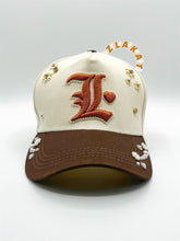 Charger l'image dans la galerie, 🧢💎 Détail qui change tout : broderie, strass & perles – Unique comme toi