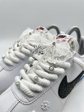 Charger l&#39;image dans la galerie, Nike Cortez Custom – Flower Pearl Edition
