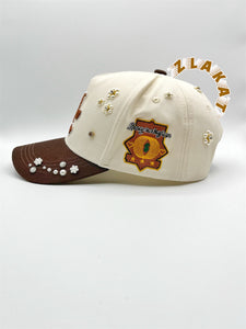 🧢💎 Détail qui change tout : broderie, strass & perles – Unique comme toi