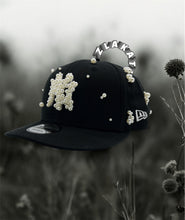 Charger l&#39;image dans la galerie, Casquette Snapback “Pearl NY” – Édition Limitée

