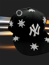 Load image into Gallery viewer, Casquette New York Yankees Custom Perles — Édition Limitée
