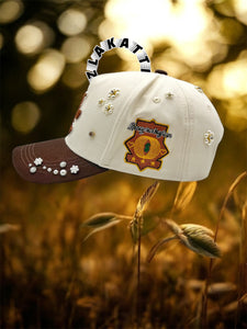 🧢💎 Détail qui change tout : broderie, strass & perles – Unique comme toi