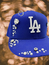 Charger l&#39;image dans la galerie, Casquette LA Bleu Royal Luxe – Perles &amp; Strass | New Era 59FIFTY

