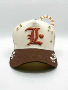 🧢💎 Détail qui change tout : broderie, strass & perles – Unique comme toi